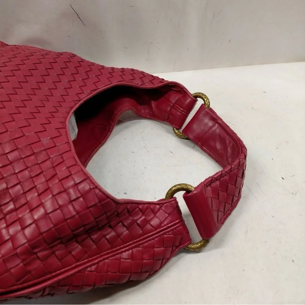 Bottega Veneta Red Intrecciato Hobo Bag. Lipstick red
